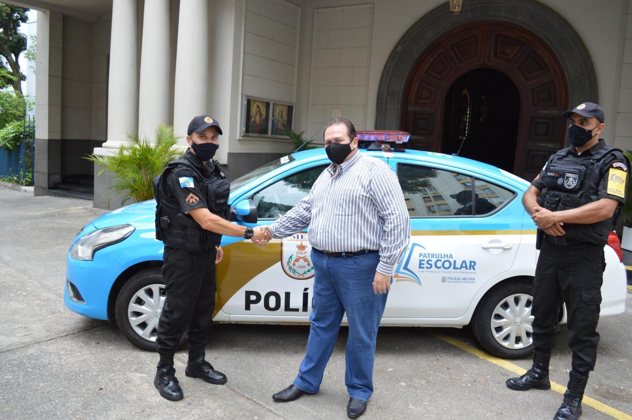 Patrulha Escolar da Polícia Militar do RJ é apresentada ao colégio e começa ronda diária
