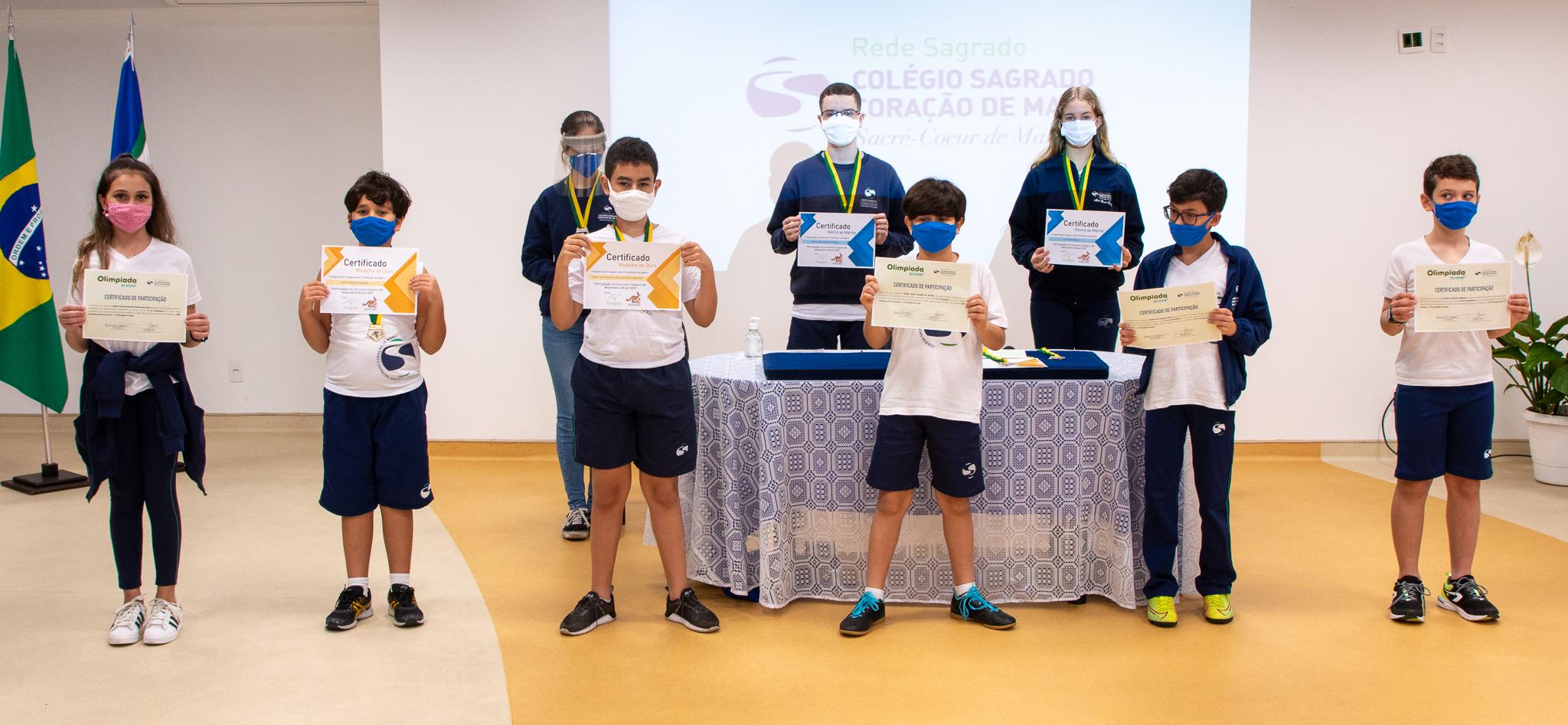 Cerimônia premia alunos que participaram da Olimpíada Árvore e do Concurso Canguru de Matemática Brasil.
